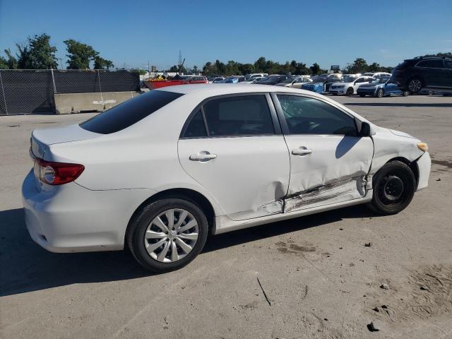 5YFBU4EE2DP189562 - 2013 TOYOTA COROLLA BASE WHITE photo 3