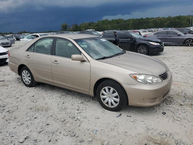 4T1BE30K15U082815 - 2005 TOYOTA CAMRY LE ოქროსფერი ფოტო 4