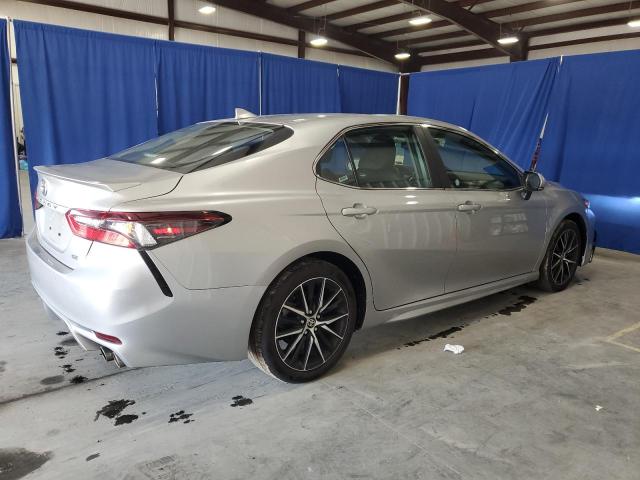 4T1G11AK4RU248612 - 2024 TOYOTA CAMRY SE NIGHT SHADE SILVER photo 3