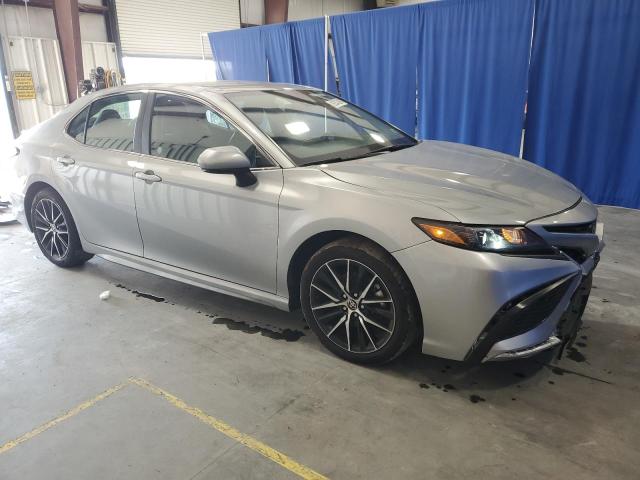 4T1G11AK4RU248612 - 2024 TOYOTA CAMRY SE NIGHT SHADE SILVER photo 4