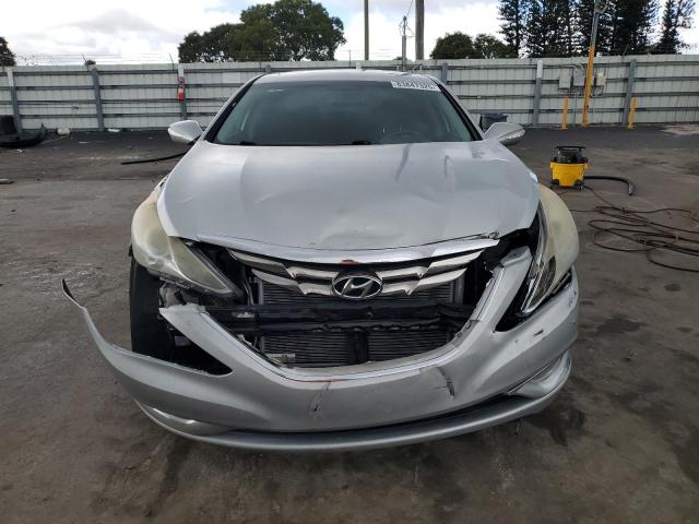 5NPEC4AC1DH614321 - 2013 HYUNDAI SONATA SE ვერცხლისფერი ფოტო 5