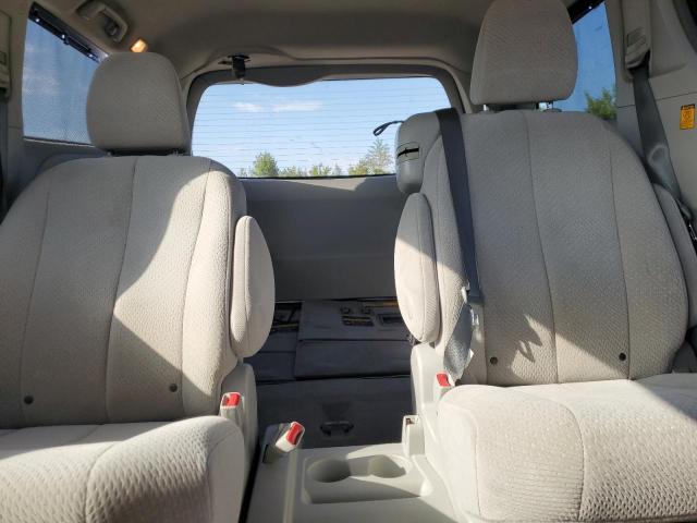 5TDKK3DCXDS374045 - 2013 TOYOTA SIENNA LE 银色 照片 10