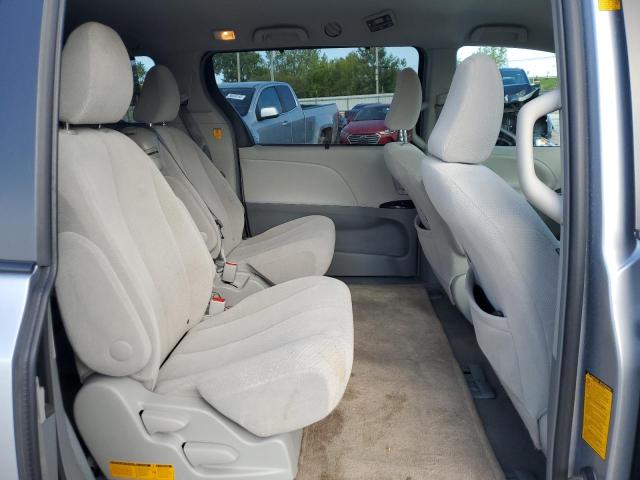 5TDKK3DCXDS374045 - 2013 TOYOTA SIENNA LE 银色 照片 11