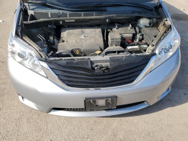 5TDKK3DCXDS374045 - 2013 TOYOTA SIENNA LE 银色 照片 12
