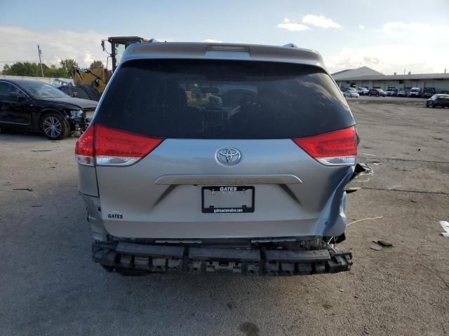 5TDKK3DCXDS374045 - 2013 TOYOTA SIENNA LE 银色 照片 6