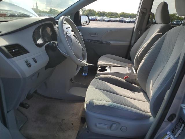 5TDKK3DCXDS374045 - 2013 TOYOTA SIENNA LE 银色 照片 7