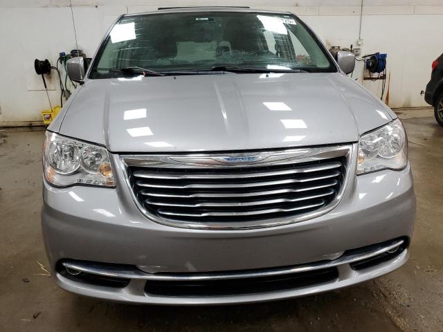 2C4RC1BG9GR157654 - 2016 CHRYSLER TOWN & COU TOURING Серебристый фото 5