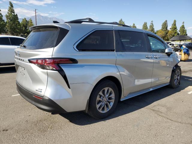 5TDYRKEC7MS074753 - 2021 TOYOTA SIENNA XLE Gümüş foto 3