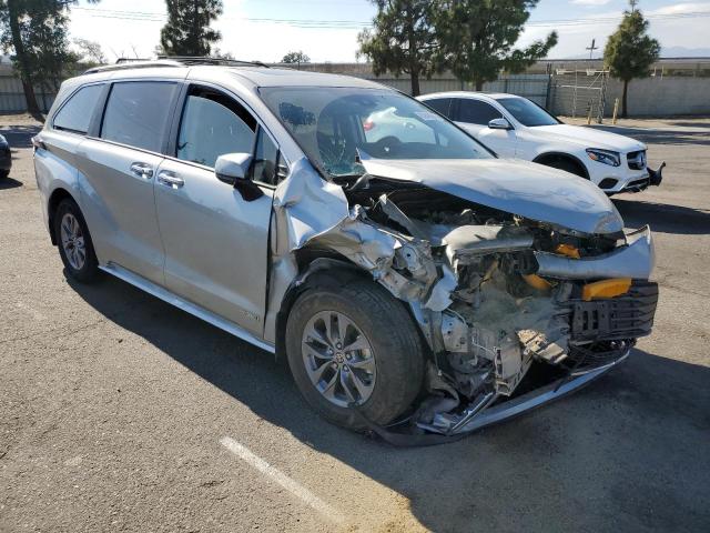 5TDYRKEC7MS074753 - 2021 TOYOTA SIENNA XLE Gümüş foto 4