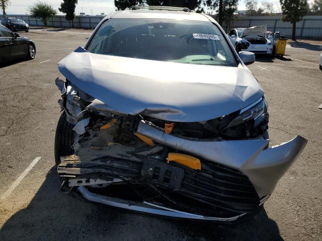 5TDYRKEC7MS074753 - 2021 TOYOTA SIENNA XLE Gümüş foto 5