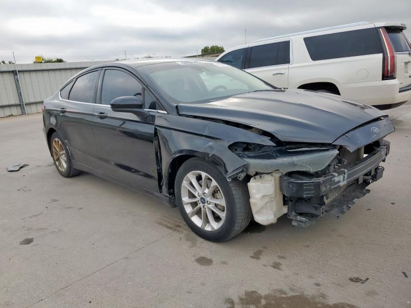 3FA6P0H70LR153527 - 2020 FORD FUSION SE BLACK photo 4