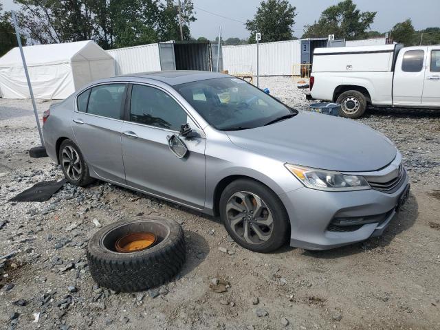 1HGCR2F96HA016778 - 2017 HONDA ACCORD EXL Silber Foto 4
