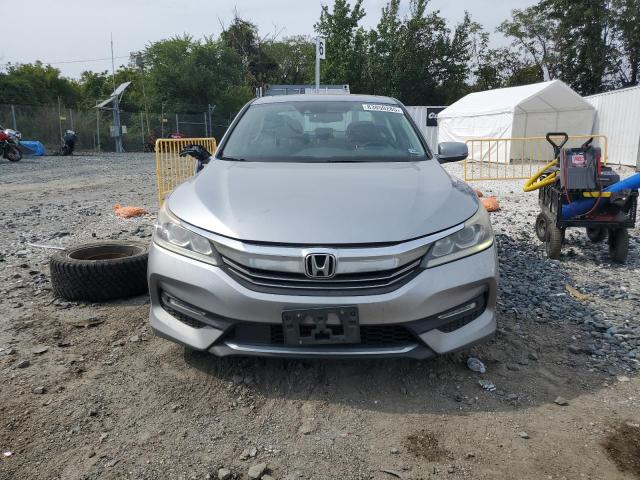 1HGCR2F96HA016778 - 2017 HONDA ACCORD EXL Silber Foto 5