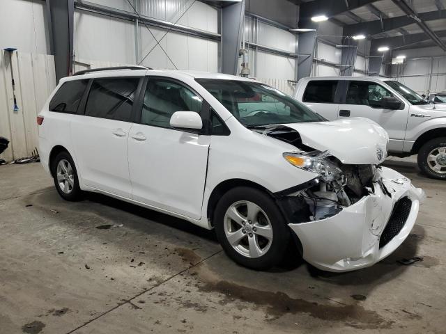 5TDKK3DC7GS705586 - 2016 TOYOTA SIENNA LE 白色 照片 4