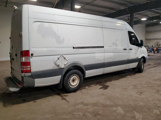 WD3PE8CB4B5609636 - 2011 MERCEDES-BENZ SPRINTER 2500 WHITE photo 3