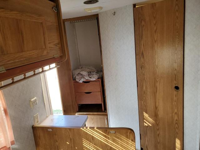 1EA1E1925T1568410 - 1996 TERR CAMPER WHITE photo 6