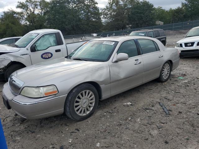 2003 LINCOLN TOWN CAR SIGNATURE, 
