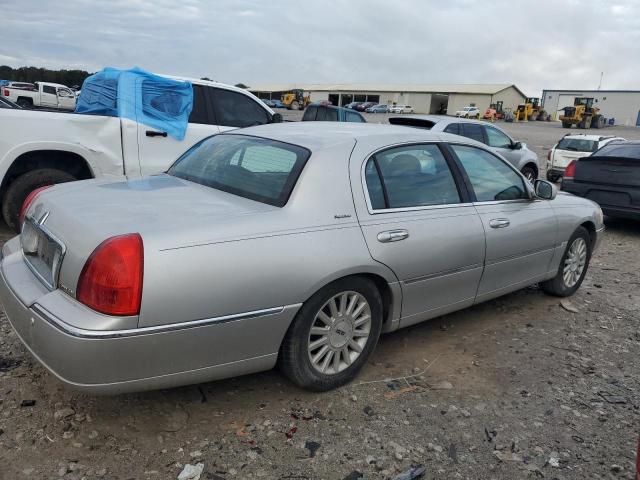 1LNHM82W23Y649730 - 2003 LINCOLN TOWN CAR SIGNATURE 银色 照片 3