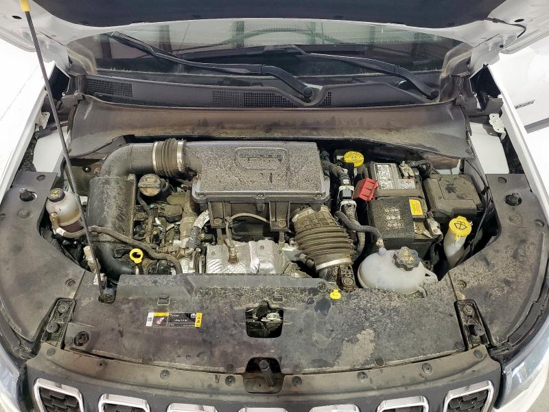 3C4NJDBNXRT117040 - 2024 JEEP COMPASS LATITUDE Biały zdjęcie 12