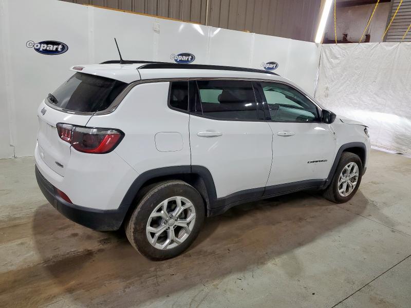 3C4NJDBNXRT117040 - 2024 JEEP COMPASS LATITUDE Biały zdjęcie 3