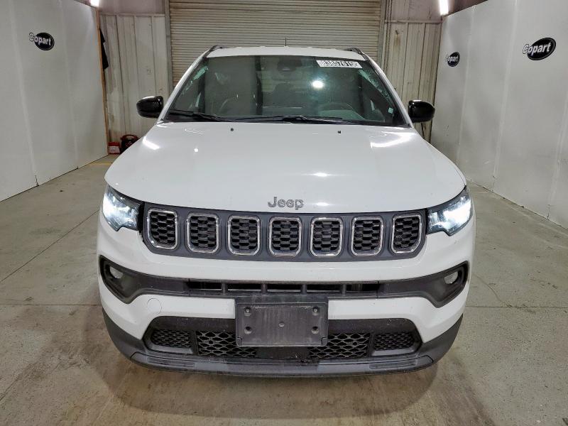3C4NJDBNXRT117040 - 2024 JEEP COMPASS LATITUDE Biały zdjęcie 5