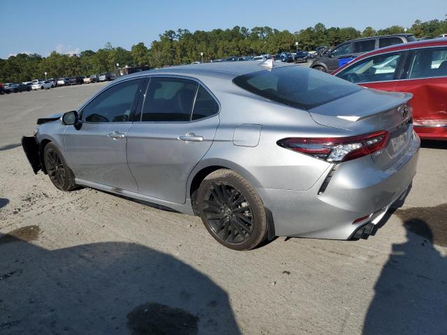 4T1K61AK3PU785674 - 2023 TOYOTA CAMRY XSE SILVER photo 2