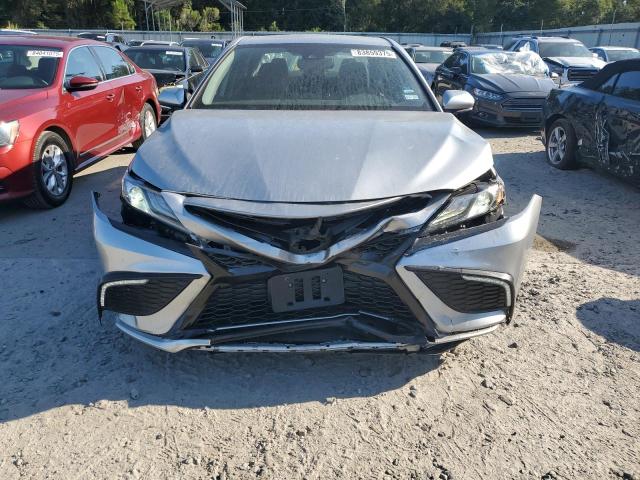 4T1K61AK3PU785674 - 2023 TOYOTA CAMRY XSE SILVER photo 5