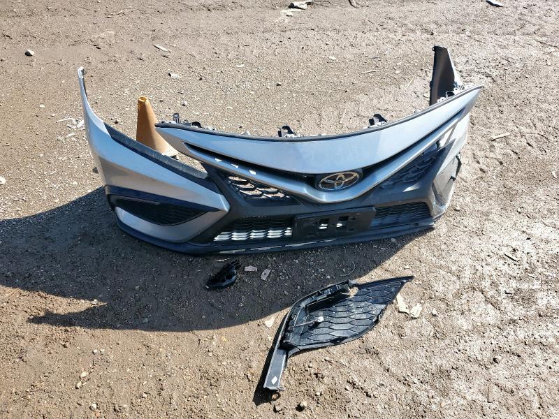 4T1T11AK5NU629748 - 2022 TOYOTA CAMRY SE GRAY photo 12