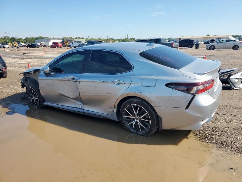 4T1T11AK5NU629748 - 2022 TOYOTA CAMRY SE GRAY photo 2