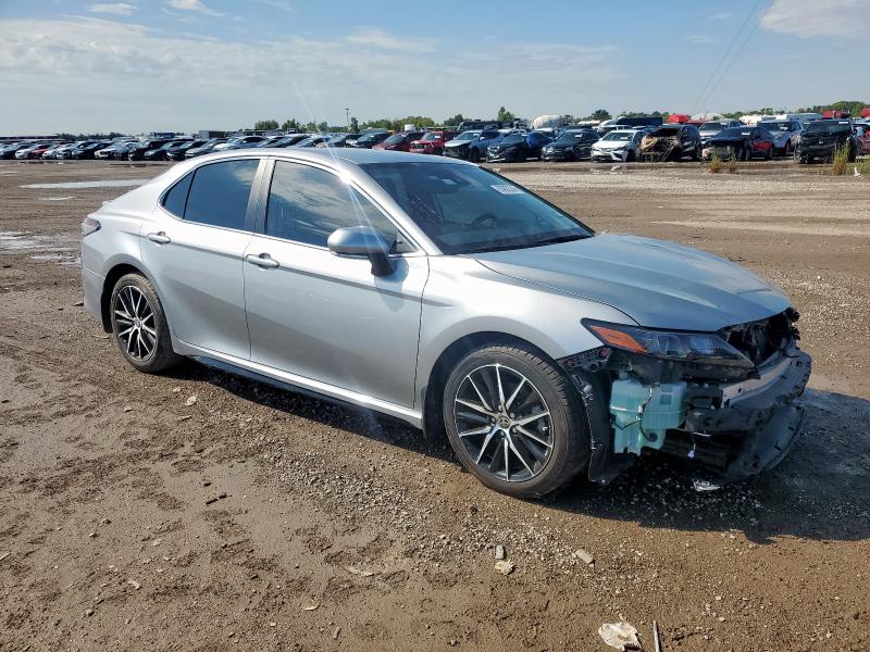 4T1T11AK5NU629748 - 2022 TOYOTA CAMRY SE GRAY photo 4
