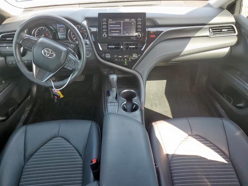 4T1T11AK5NU629748 - 2022 TOYOTA CAMRY SE GRAY photo 8