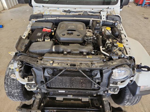 1C4HJXEN3JW314995 - 2018 JEEP WRANGLER U SAHARA WHITE photo 12