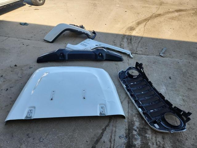 1C4HJXEN3JW314995 - 2018 JEEP WRANGLER U SAHARA WHITE photo 13