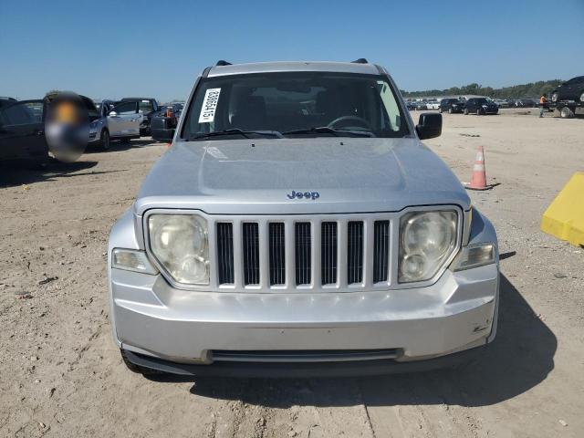 1J8GN28K38W255812 - 2008 JEEP LIBERTY SPORT 银色 照片 5