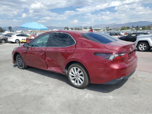 4T1C11AK2NU054430 - 2022 TOYT CAMRY LE RED photo 2