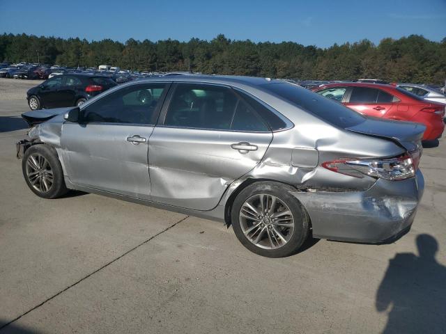 4T1BF1FK9HU620092 - 2017 TOYOTA CAMRY LE 银色 照片 2