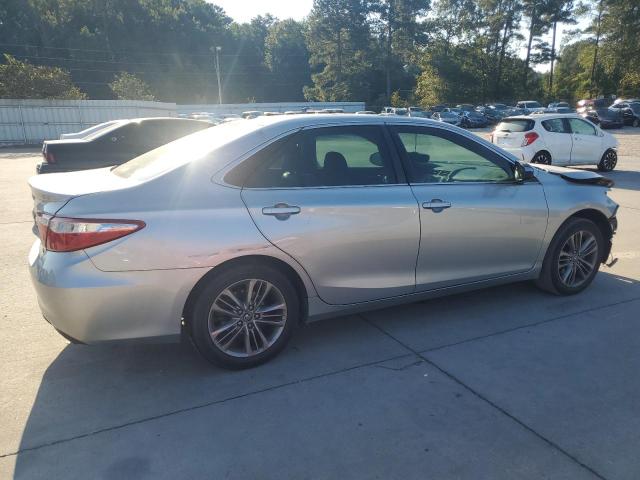 4T1BF1FK9HU620092 - 2017 TOYOTA CAMRY LE 银色 照片 3