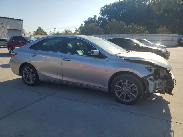 4T1BF1FK9HU620092 - 2017 TOYOTA CAMRY LE 银色 照片 4