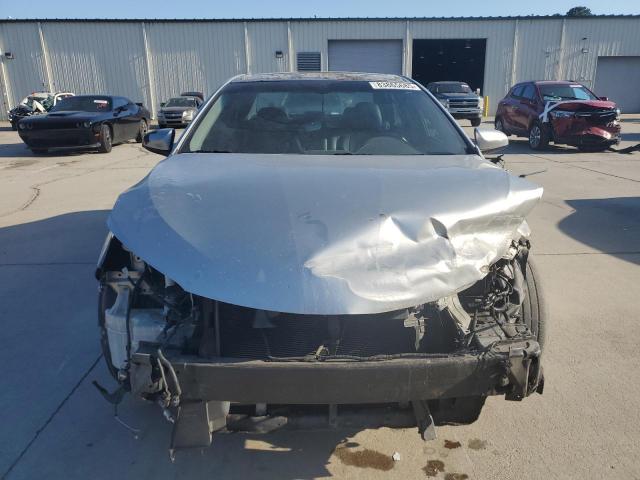 4T1BF1FK9HU620092 - 2017 TOYOTA CAMRY LE 银色 照片 5