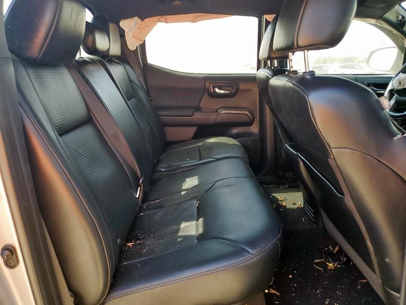 5TFAZ5CN5JX061805 - 2018 TOYOTA TACOMA DOUBLE CAB Сірий фото 10