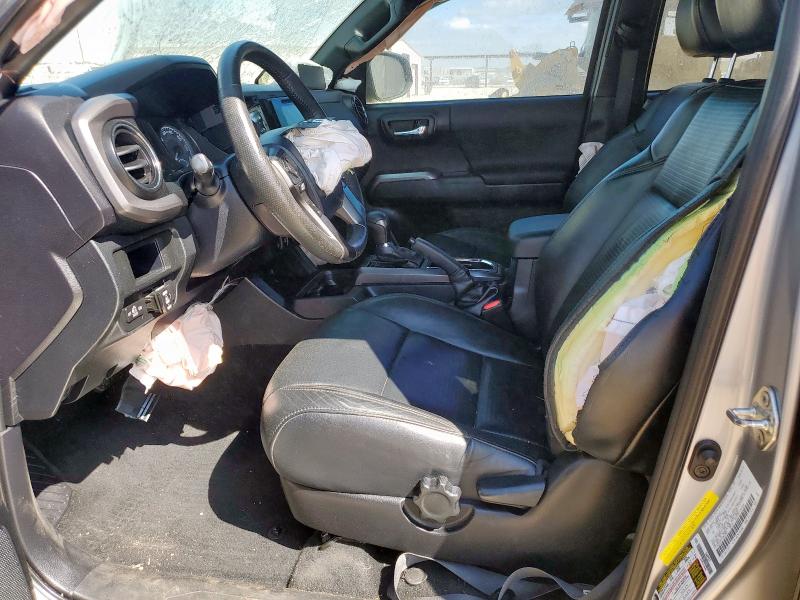 5TFAZ5CN5JX061805 - 2018 TOYOTA TACOMA DOUBLE CAB Сірий фото 7