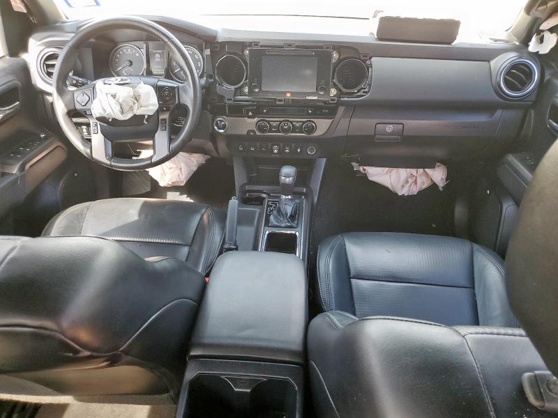 5TFAZ5CN5JX061805 - 2018 TOYOTA TACOMA DOUBLE CAB Сірий фото 8