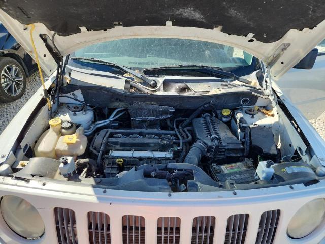 1J8FF28W68D750979 - 2008 JEP PATRIOT SPORT WHITE photo 11