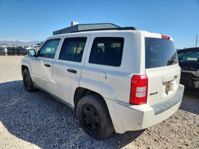 1J8FF28W68D750979 - 2008 JEP PATRIOT SPORT WHITE photo 2