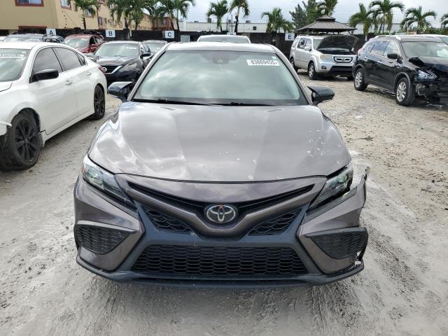 4T1G11AK6RU884383 - 2024 TOYOTA CAMRY SE NIGHT SHADE GRAY photo 5
