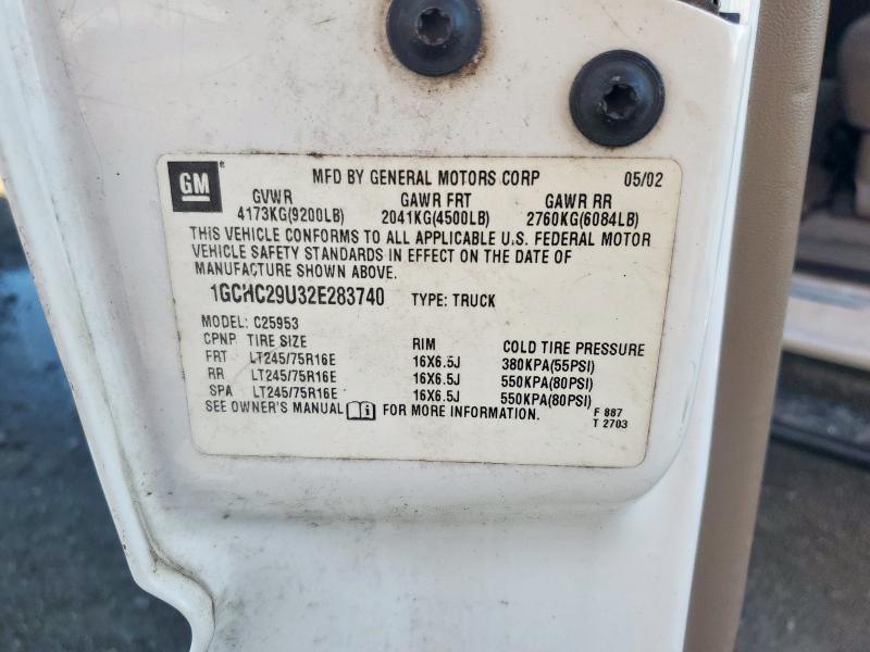 1GCHC29U32E283740 - 2002 CHEVROLET SILVERADO C2500 HEAVY DUTY WHITE photo 12