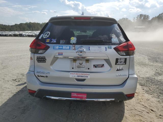 KNMAT2MV8JP589823 - 2018 NISSAN ROGUE S Gümüş foto 6