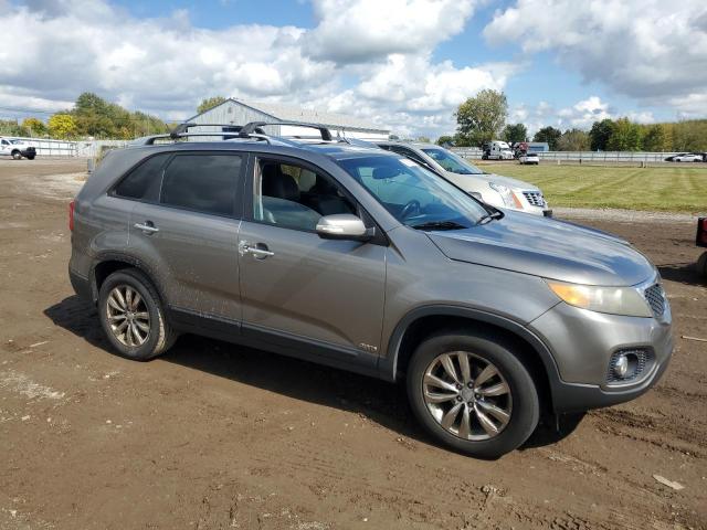 5XYKUDA29BG170469 - 2011 KIA SORENTO EX GRAY photo 4