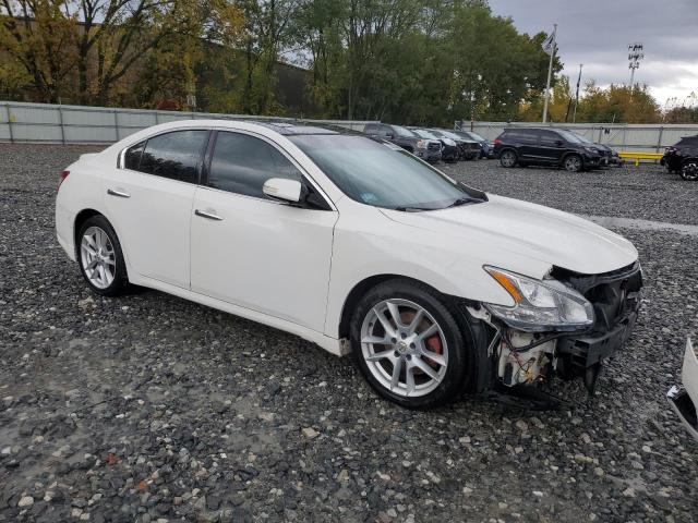 1N4AA5AP8BC862660 - 2011 NISSAN MAXIMA S WHITE photo 4