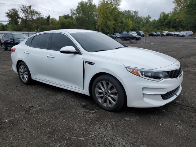 5XXGT4L37JG264268 - 2018 KIA OPTIMA LX Білий фото 4